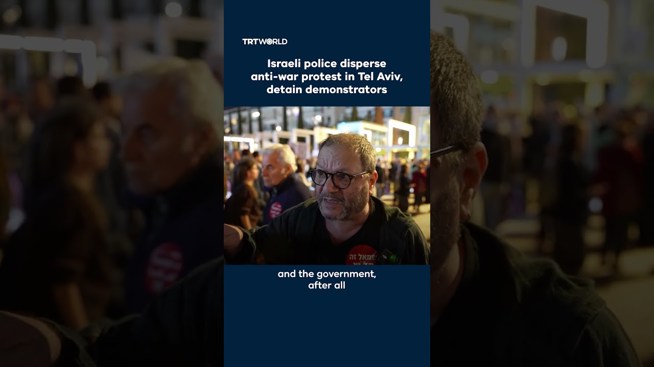Израильская полиция разогнала антивоенную акцию протеста в Тель-Авиве и задержала демонстрантов.
