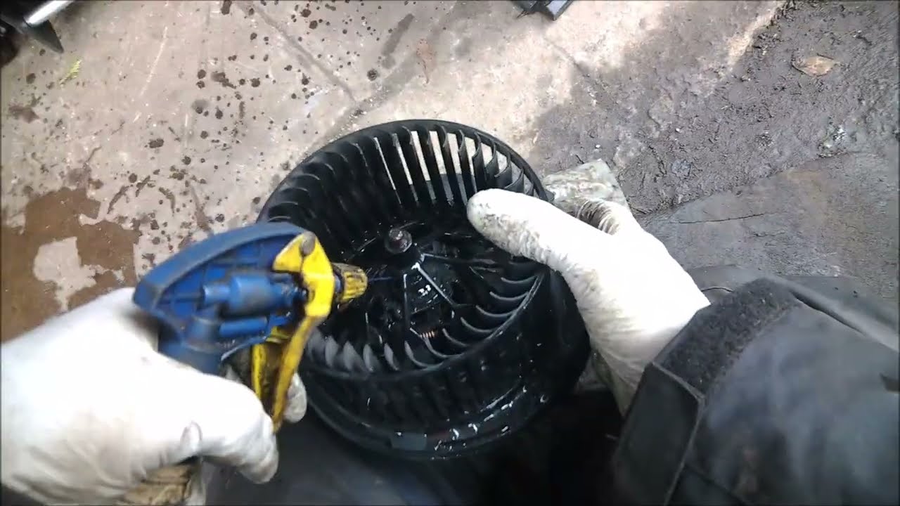 VW Touran - Heaters Not Working - Fan Blower Motor Seized! Easy Fix