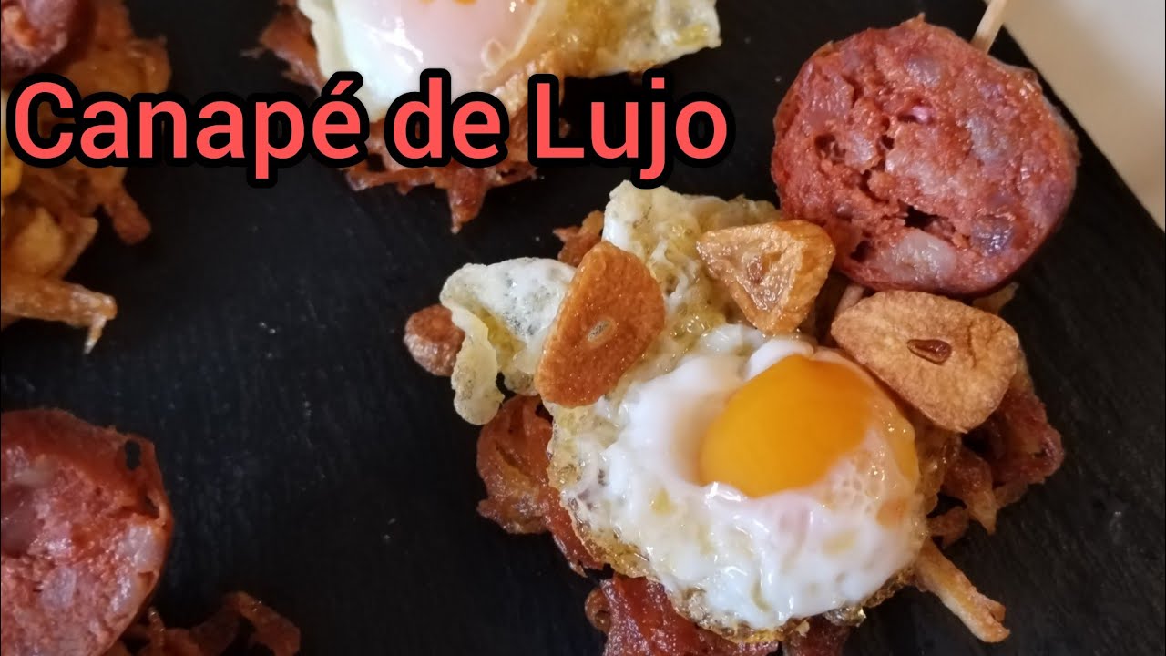 Canapé de huevo frito con chorizo, ajos y patata