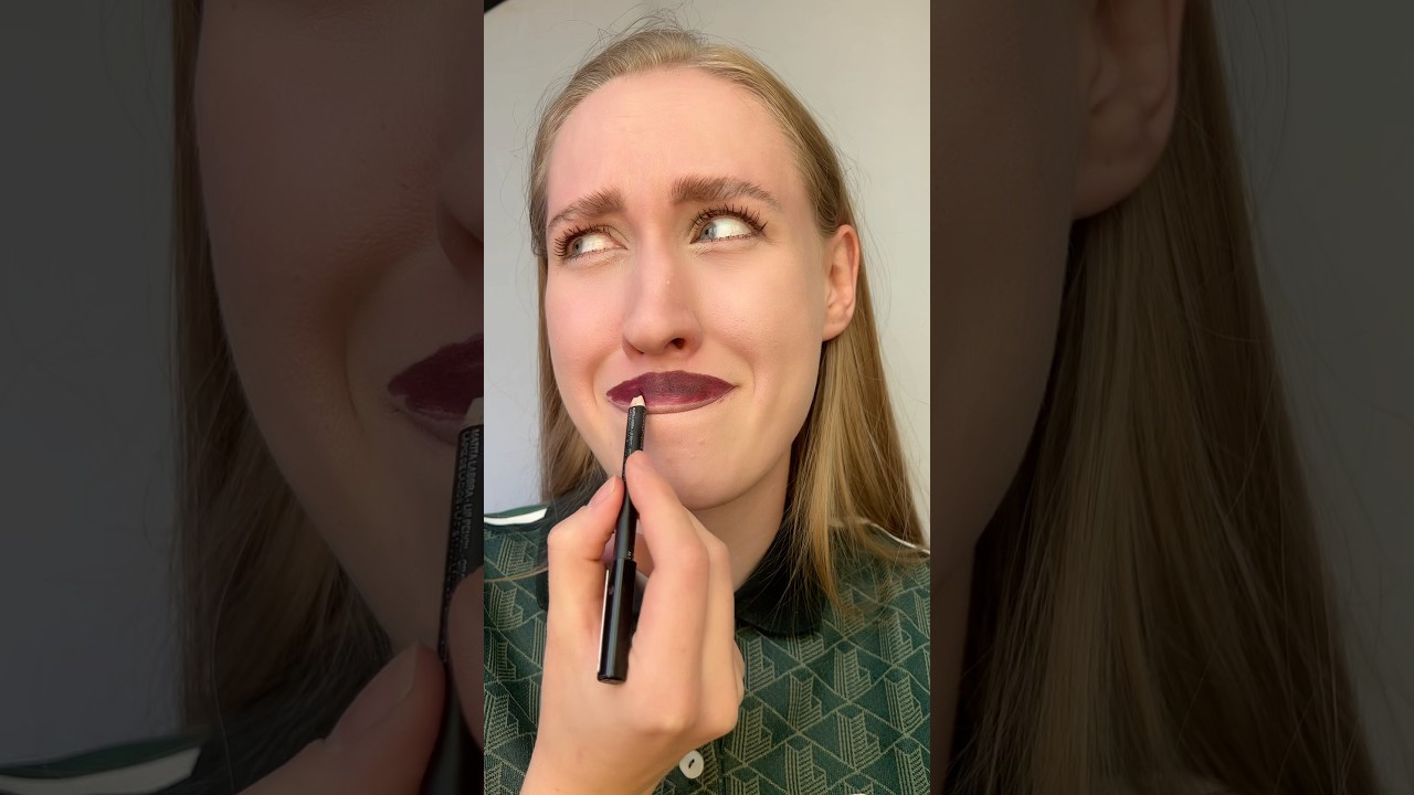 Trying the VIRAL lipstick tutorial 😍 #makeuphacks #beautyhacks
