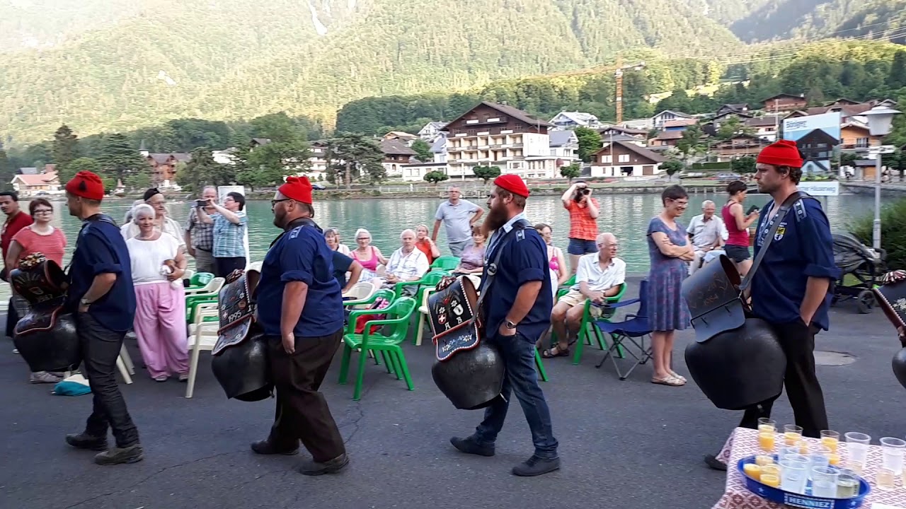 Trychler am Quai in B&ouml;nigen, 27.06.19
