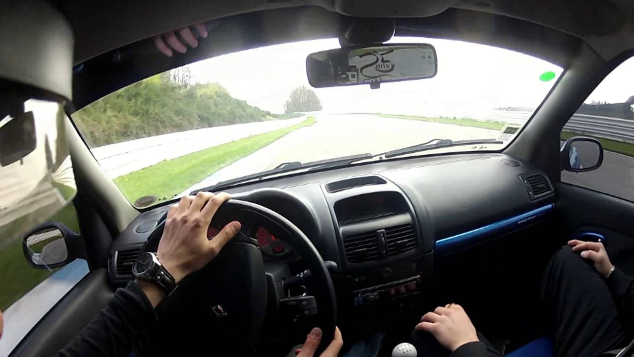 Clio V6, Audi R8 Onboard POV - GoPro - Circuit du Laquais - Avril 2013