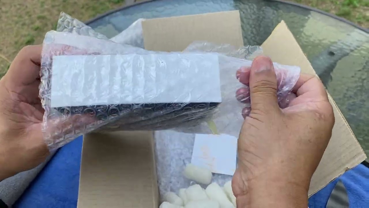 Unboxing Small Sebenza 31 Plain