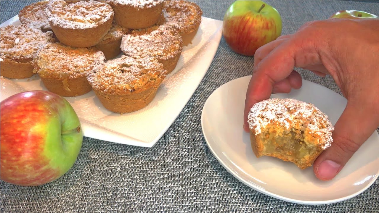 Babeczki szarlotkowe na kruchym cieście - Mini apple pies with a crispy dough - كب كيك بالتفاح