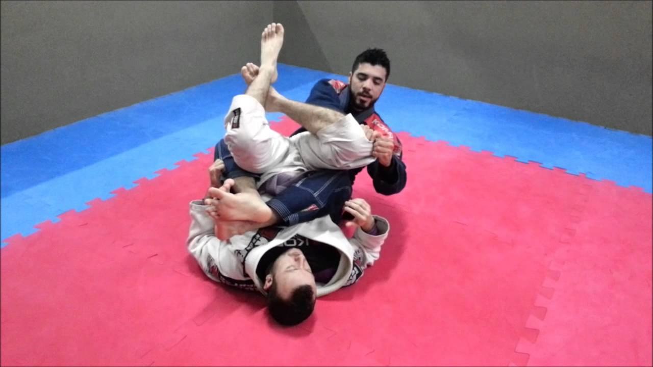 Jiu Jitsu - 557/QG - Defesa de Triângulo saindo nas Costas