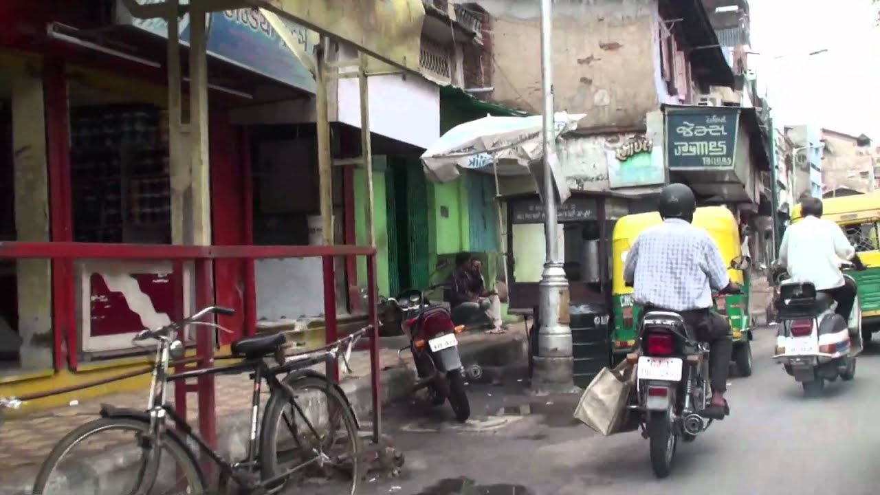 Speedrun with a rickshaw in the streets of Ahmedabad (Gujarat - India)