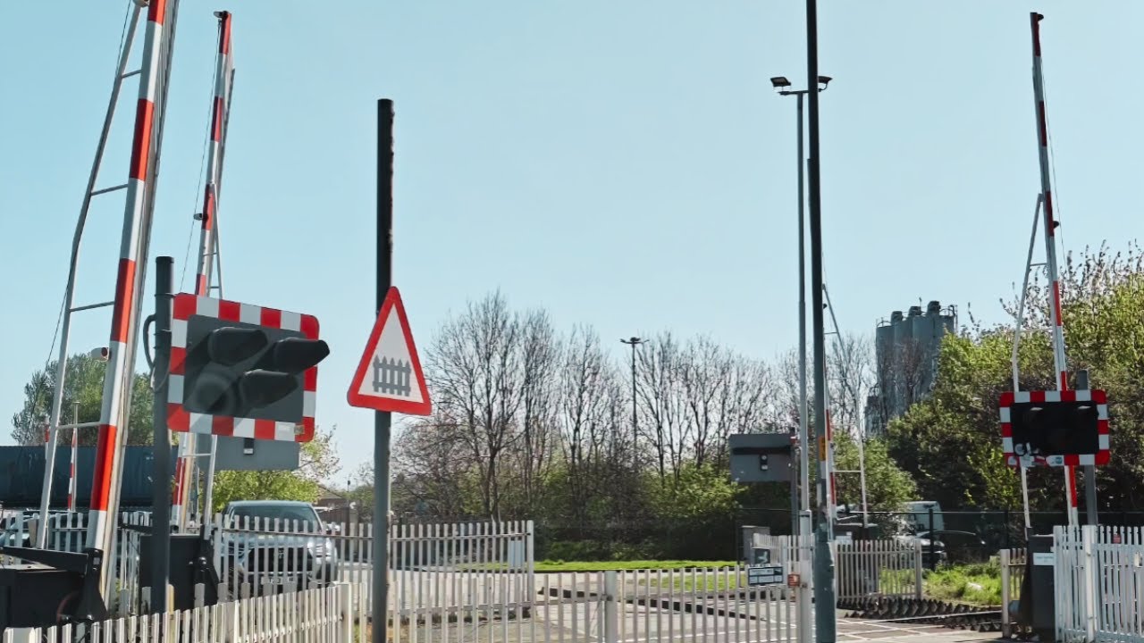 Middlesbrough Cargo Fleet Road Level Crossing, North Yorkshire