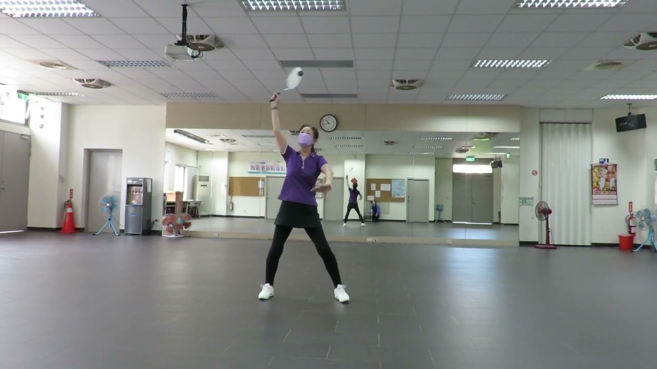 天地龍麟(柔力球練習中)