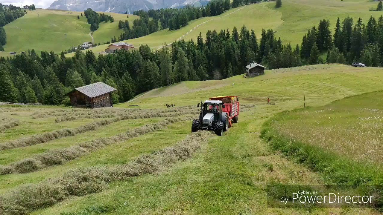 Lamborghini r3 95 bei der Heuernte auf der seiser alm