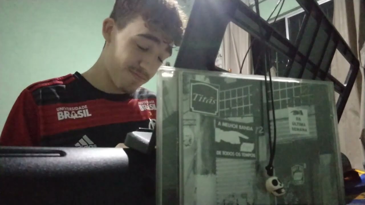 Tocando epitáfio Titãs com alguns errinhos bobocas