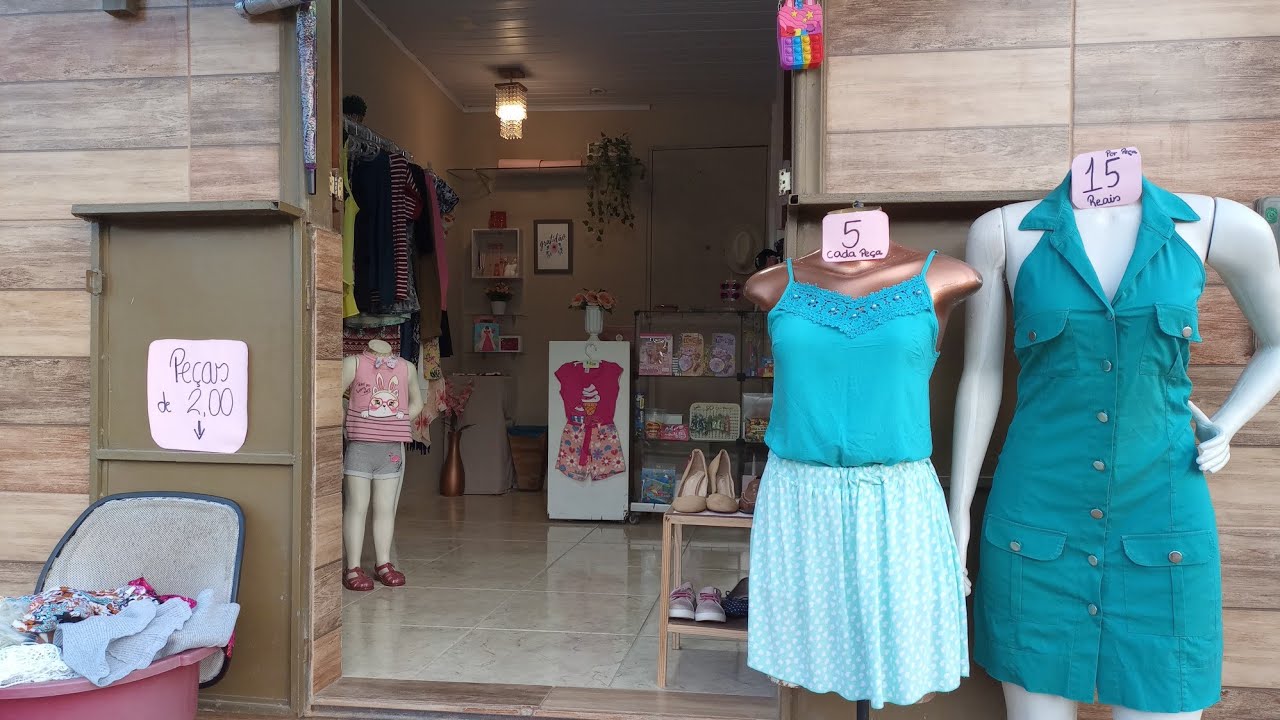 Terça feira no brechó/finalizamos o móvel expositor/banca de roupa de 2 reais, produto isca