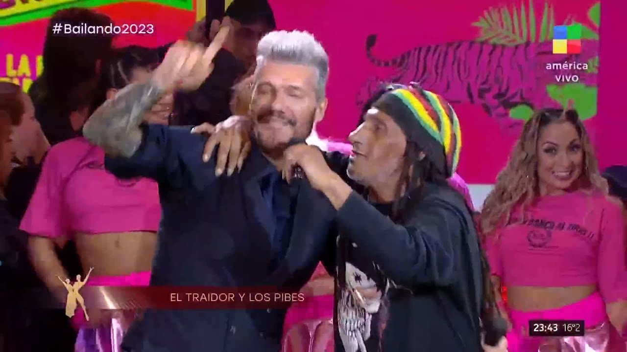 Tremendo show de “El traidor y los pibes”