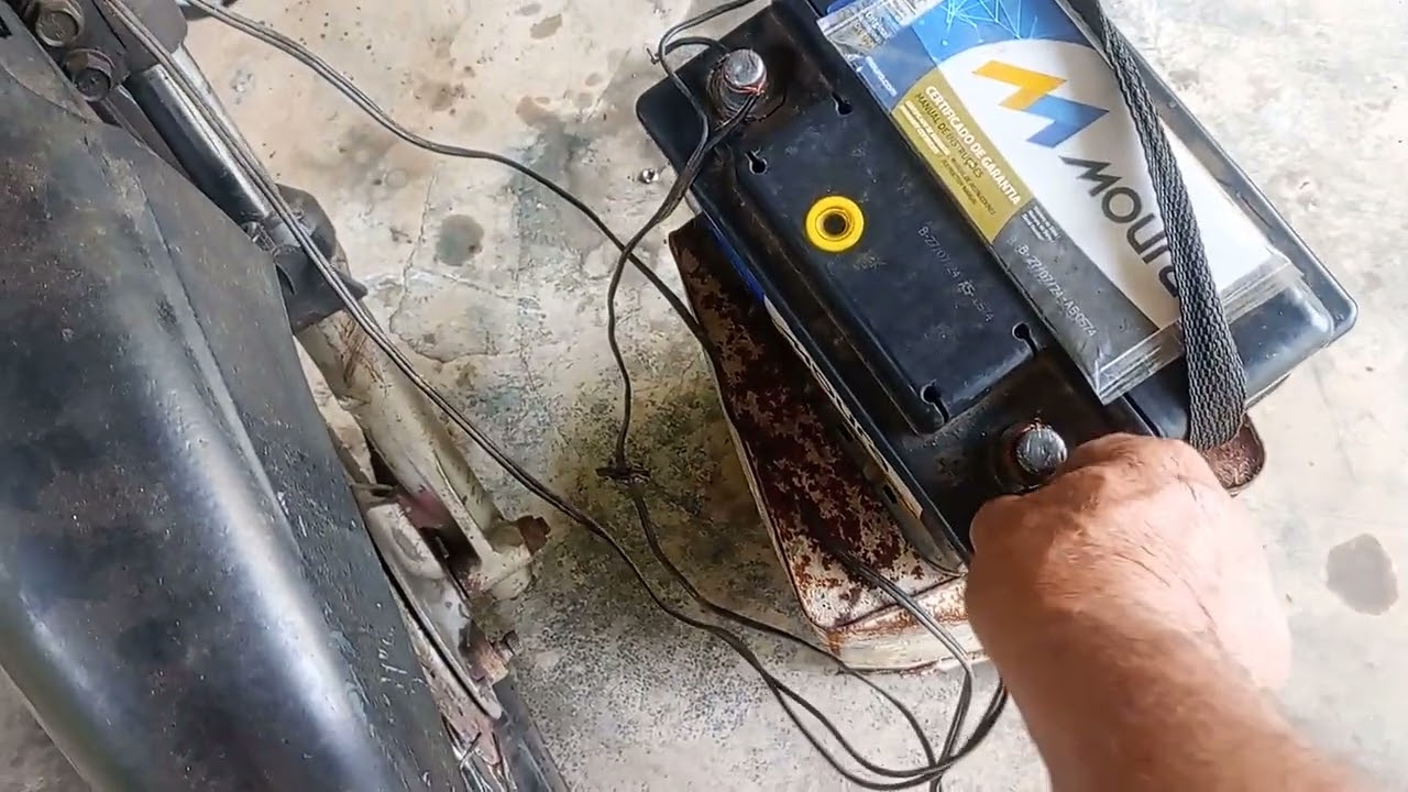 Mas uma vez  o pequeno aprendiz fiz elétrica coloquei a moto pra funcionar 