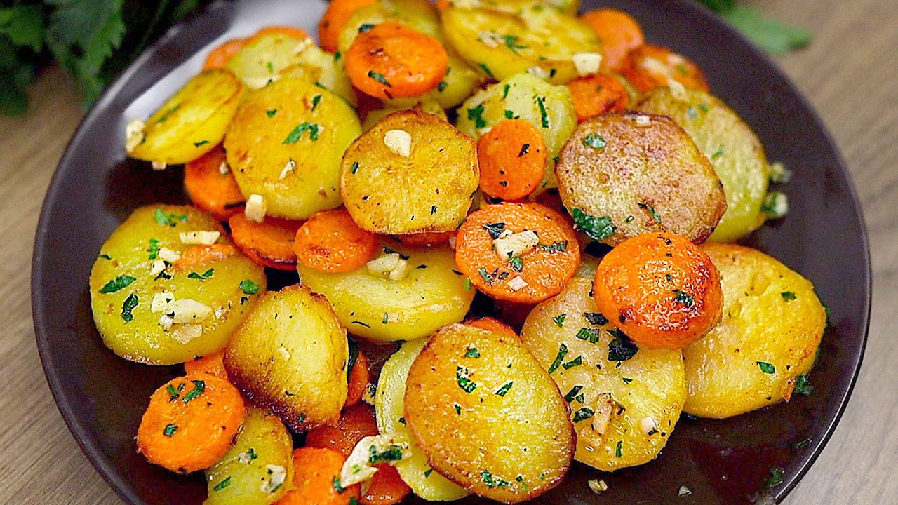 Kartoffeln und Karotten in der Pfanne &ndash; schneller und leckerer geht's nicht!