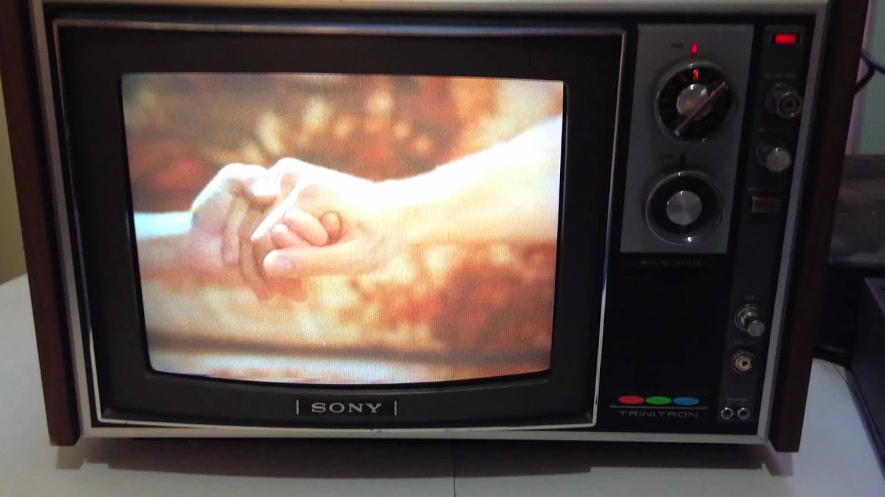 vintage sony trinitron in action...