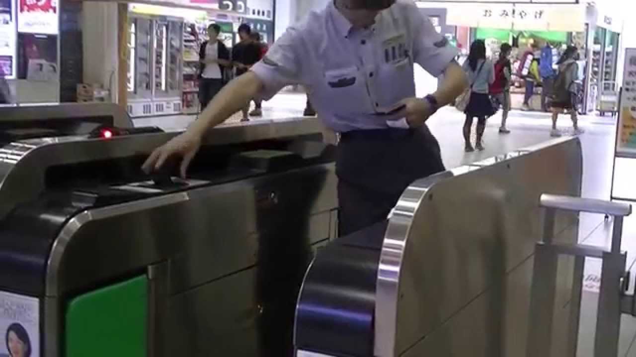 自動改札機に切符を連続投入するのが上手い駅員さん【松本駅】