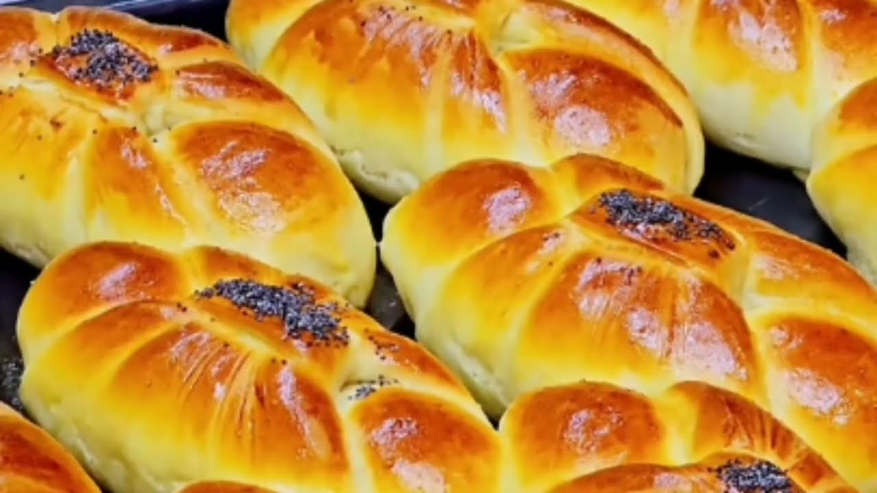 Cotton brioche with a mandarin scent, shaped like a butterfly  