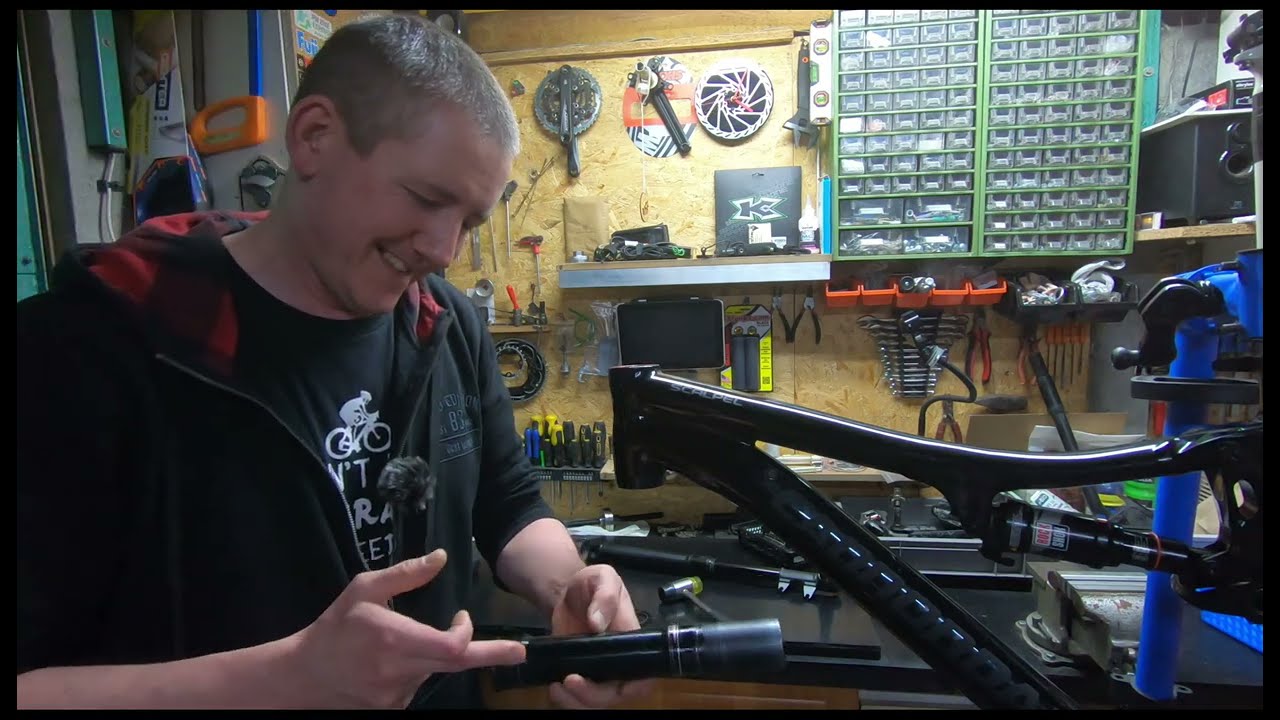 #158 Odbudowa roweru - Amortyzator i frameset