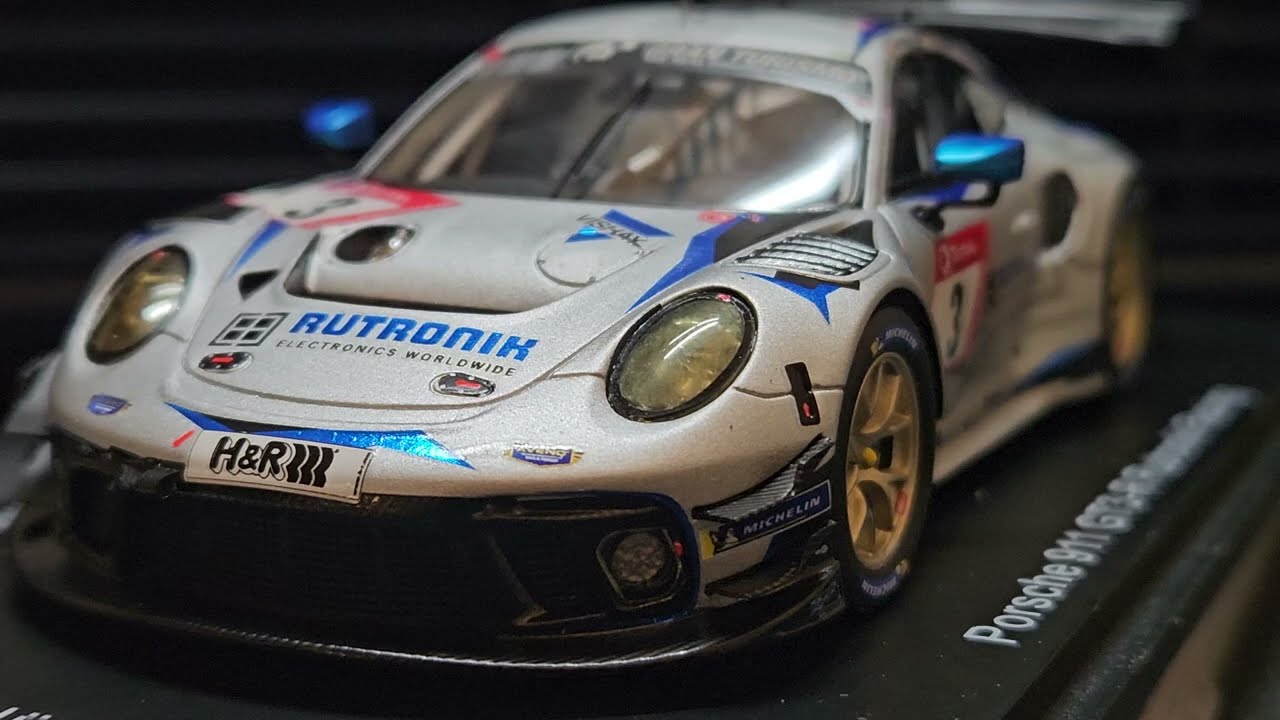 Модель Porsche 911 GT3 2021 года от Rutronic Racing в масштабе 1/43 от Spark.