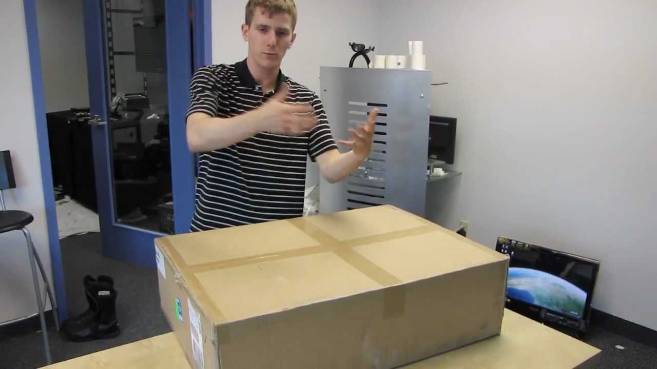 XFX Fxtristand Triple LCD Display Monitor Stand Unboxing & First Look Linus Tech Tips