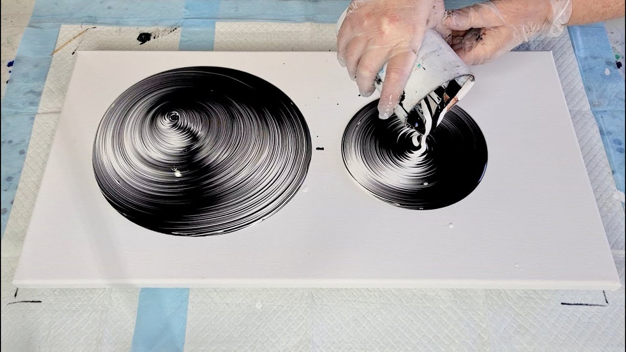 #1293 Wow! Double Ring Pour In Black And White Using Split Cups