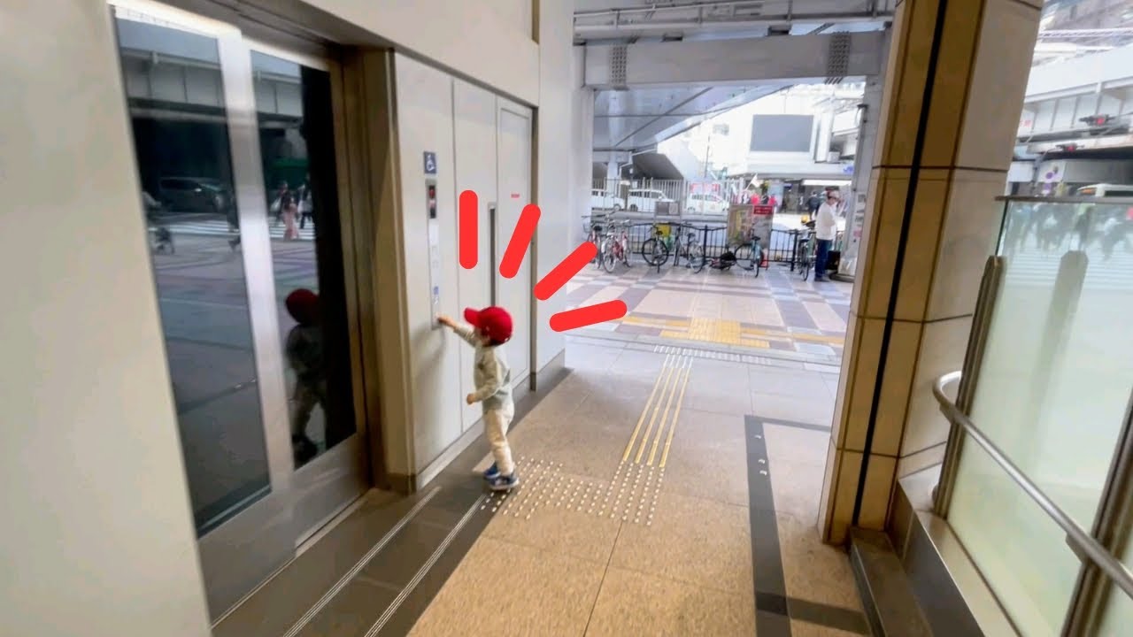 阪急うめだ本店前歩道橋エレベーター_20230402