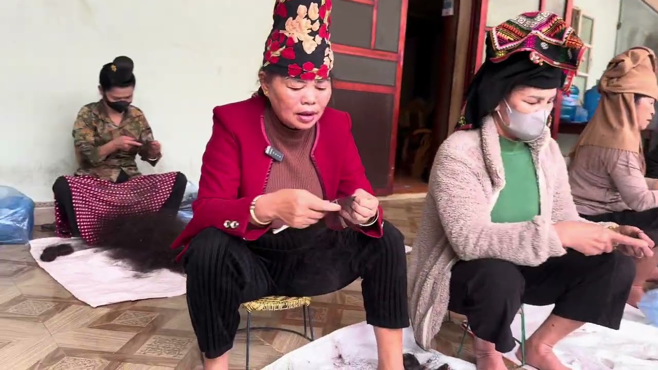 Nghệ nhân các chỉ Bản lụa thôn mòn hát rất hay 