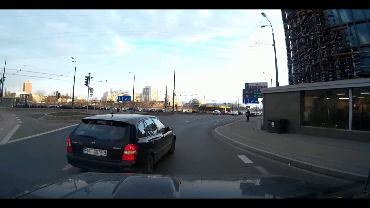 O mały włos. Rondo Kaponiera po remoncie.