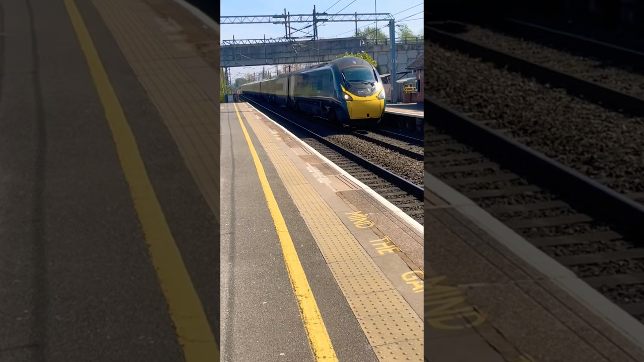 390005 working 9P65 LONDON EUSTON to BLACKPOOL NORTH #Avantiwestcoast #Class390 #Tones #Wcml