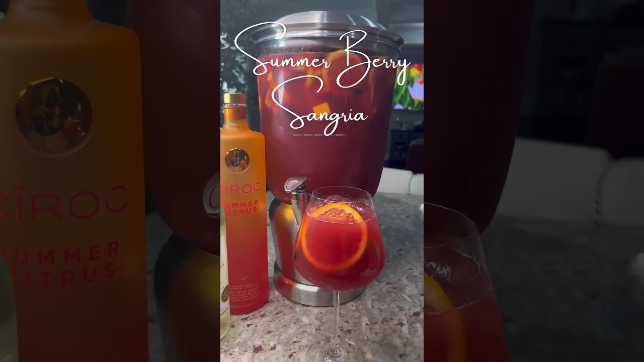 Summer Sangria #cocktail #cocktailstime #sangr&iacute;a #drink #cocktailrecipe #alcoholicdrinks #drinks