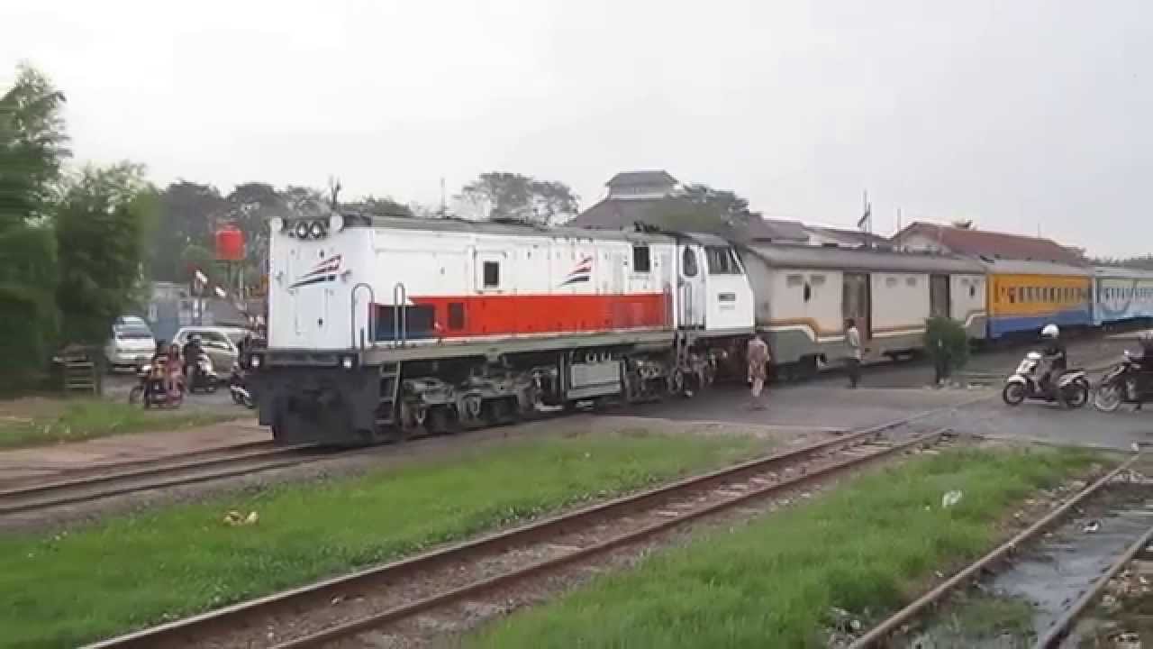 CC 203 15 JNG KA 64 Gumarang Berangkat Tambun
