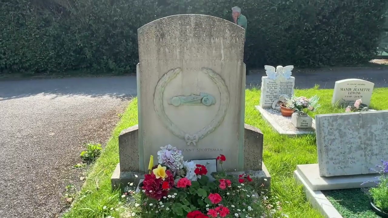 Mike Hawthorn&rsquo;s grave, the First British World Champion Racing Driver 1958