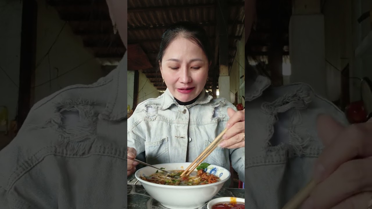 Hôm nay em mời cả nhà ăn hủ tiếu bò kho cùng em 