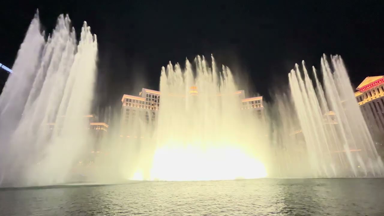 Bellagio Fountains - Beautiful Day - U2 (4K) [Recorded on iPhone 13]
