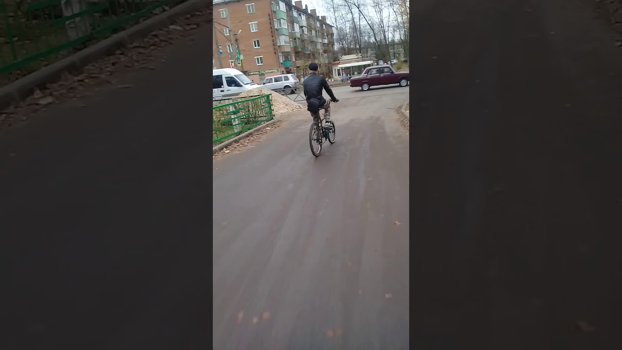 В Туле ездит самодельный велосипед ево на зание трактор 21скоросной
