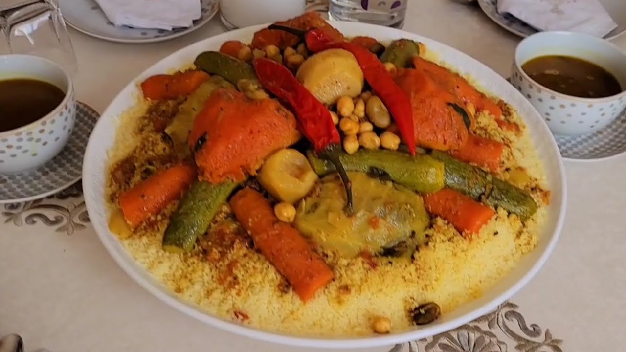 كسكسو لعواشر  وحتى لعيد خاتر واللذيد واخا تكوني مبتدأ غادي ديرها بعينيك مغمضين 😋