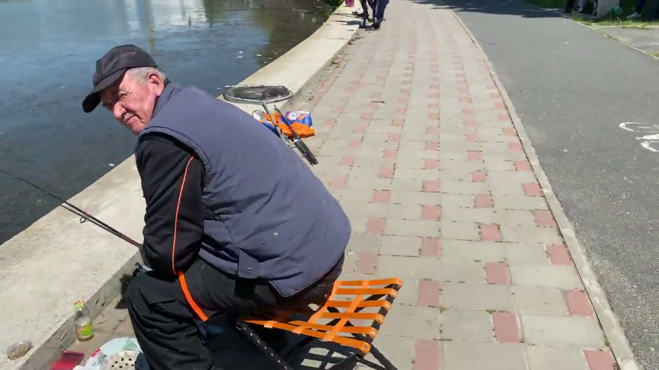 Tulcea plimbare pe lacul Ciuperca ! 250+ pescari. Carasi la 1 kg bucata zi calda in Delta Dunarii !