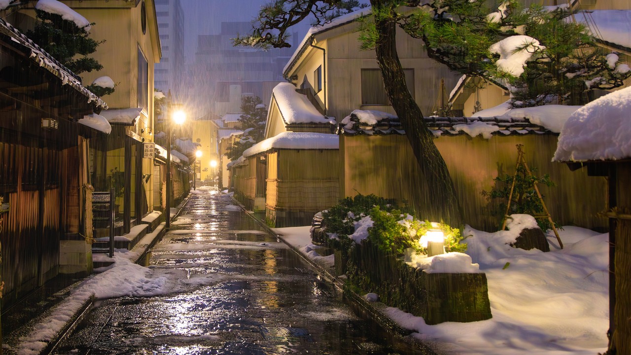 Walking in Dawn Snow through Samurai Quarter, Castle, and Gardens | Kanazawa, Japan