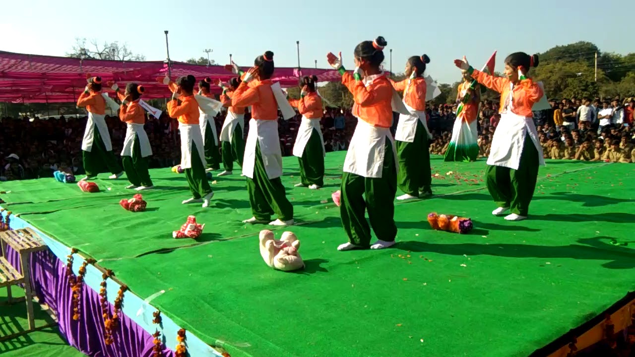 प्यार की गंगा बहे देश मे एका रहे मनमोहक डांस प्रस्तुति