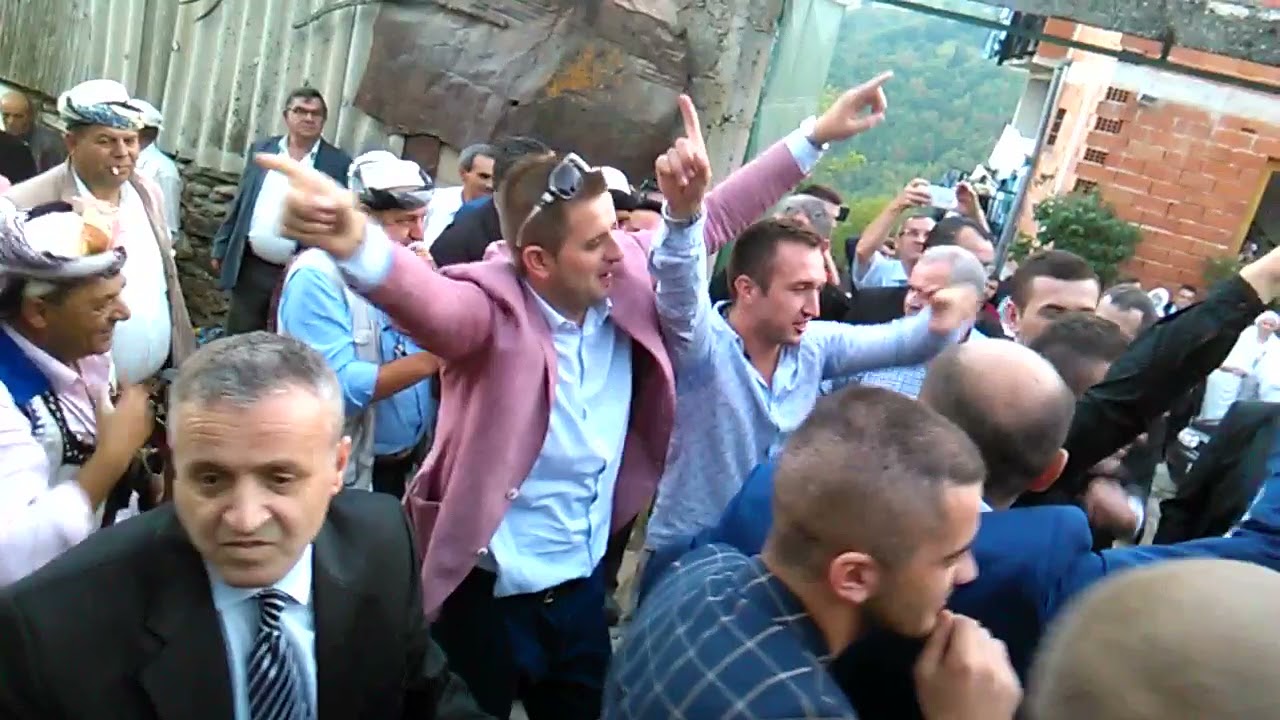 Svadba Jelovjane usta Sali