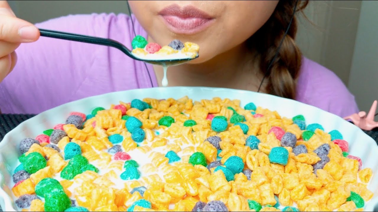 ASMR Quaker Cap'N Crunch 'Crunch Berries' Cereal 먹방 *No Talking* Eating Sounds suellASMR