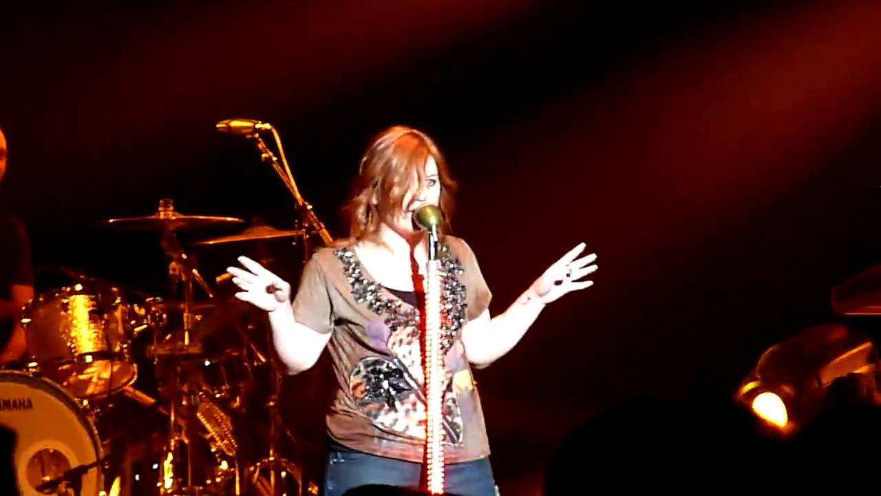 Kelly Clarkson - DJ Part+Seven Nation Army - Brussels 21.02.2010