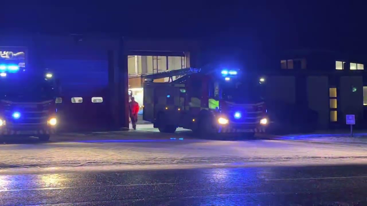 Scottish Fire And Rescue Service - SF70 GXN and SF70 GXM - Lochgelly Turnout