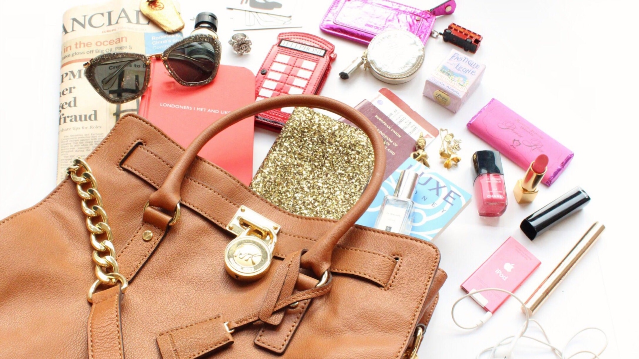 8 ORE(E PIù) FUORI CASA ..COME MI ORGANIZZO ?? COSA C'è NELLA MIA BORSA LAVORO EDITION
