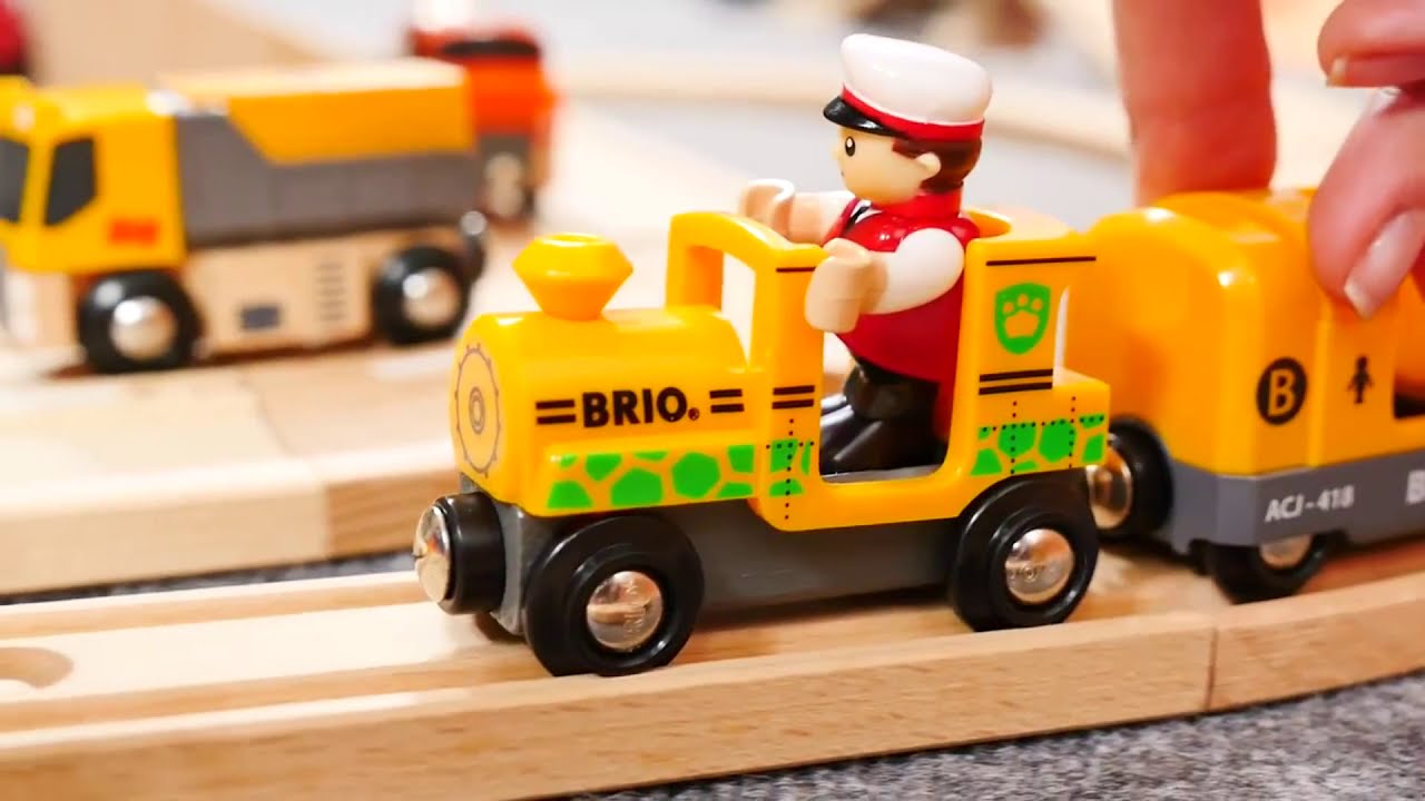 Trens e carros. A barreira. Videos Brio.