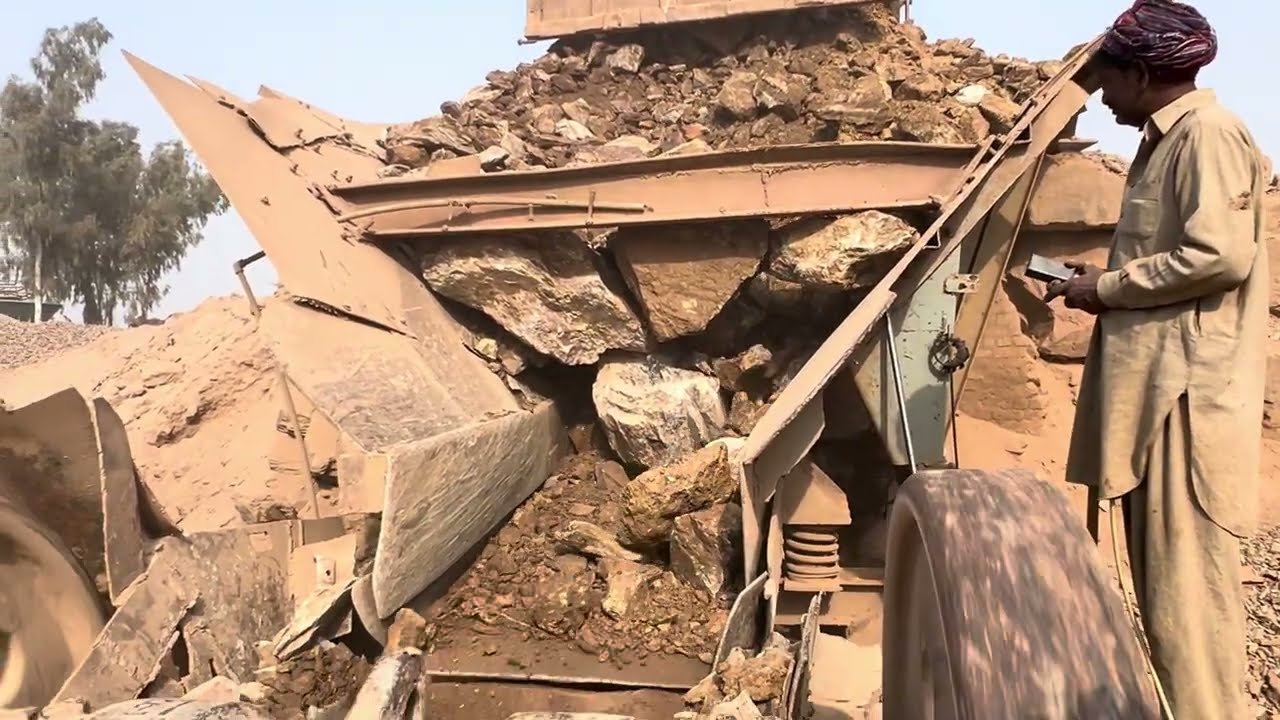 Giant Rock Crusher – HD Crushing Machine Action#GiantCrusher #HDVideo #MiningZone  #skillsexpert111 