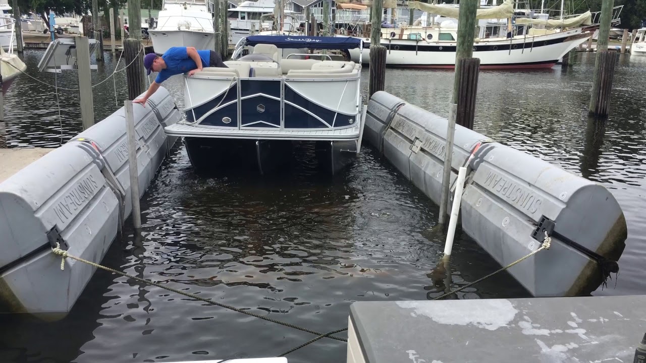 Demonstration of Sunstream FL10014 Boat Lift with Tritoon Kit
