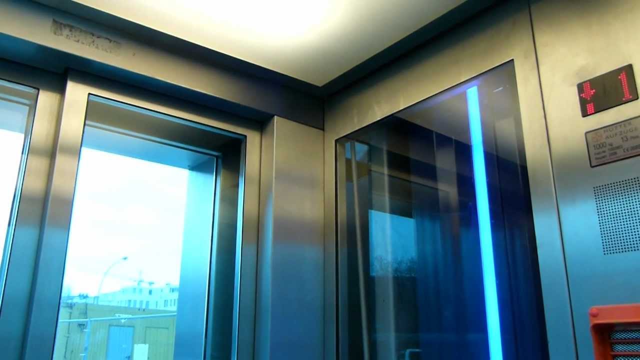 2006 Hütter elevator @ Hamburg Hbf (central station)