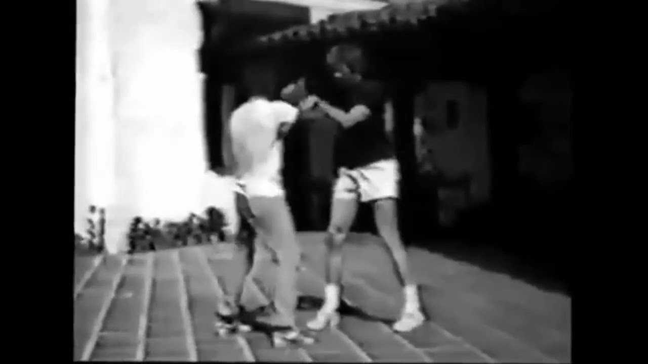 Bruce Lee teaching Wing Chun Chi-Sao