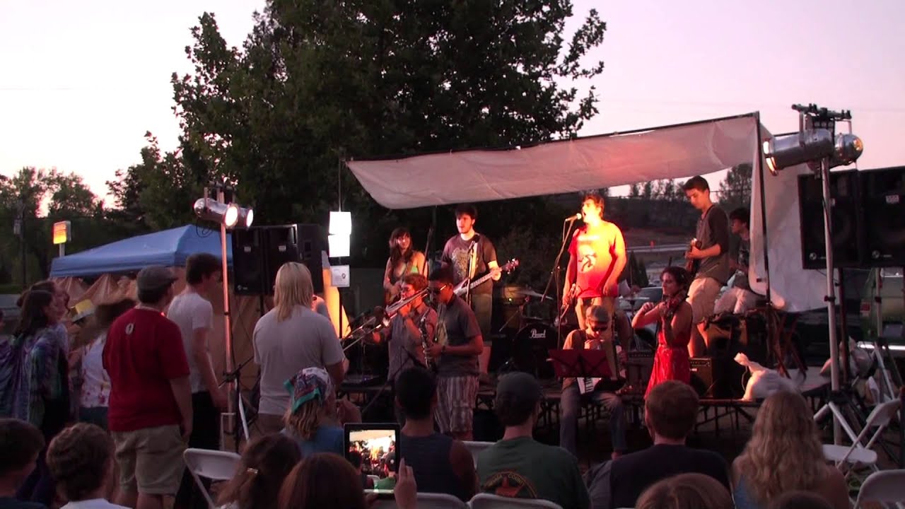 Loose Cannon Mariachi: On My Way (live)